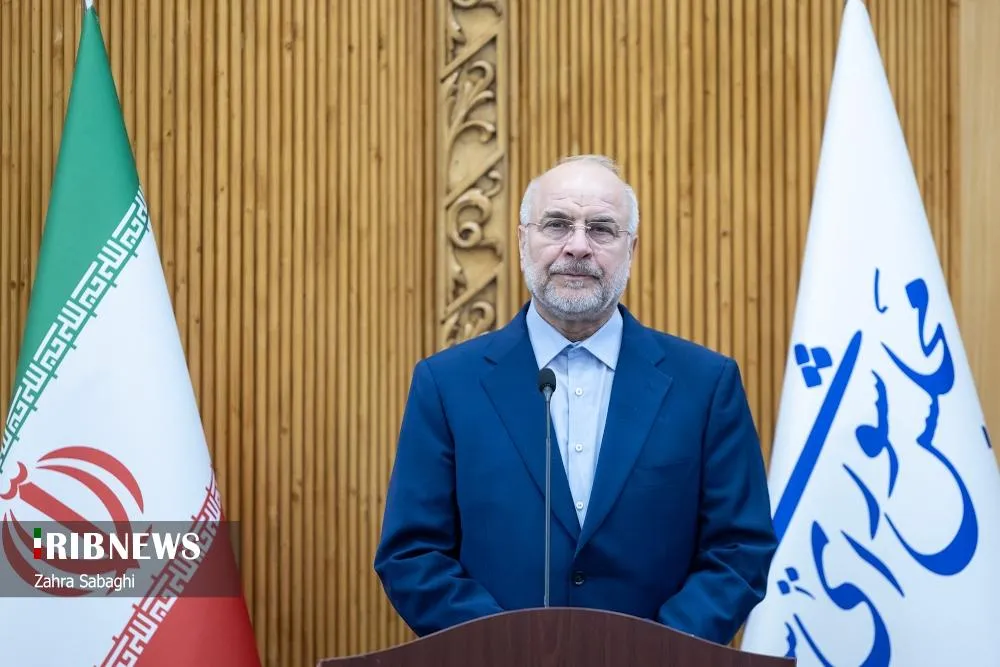 محمدباقر قالیباف رئیس مجلس شورای اسلامی، چهارشنبه ۱۴ آبان ۱۴۰۴ با حضور علی نیکزاد نایب‌رئیس مجلس و محسن اسماعیلی معاون راهبردی و امور مجلس رئیس‌جمهور برای سفر به پاکستان بدرقه شد.